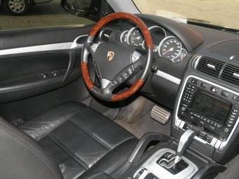 2003 Porsche Cayenne Photos