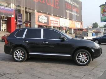 2003 Porsche Cayenne Photos