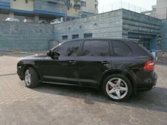 2003 Porsche Cayenne Photos