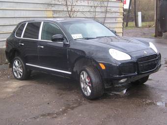 2003 Porsche Cayenne Photos