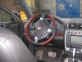 2003 Porsche Cayenne Photos