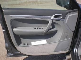 2003 Porsche Cayenne Photos