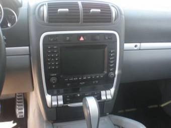 2003 Porsche Cayenne Photos