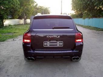 2003 Porsche Cayenne Pictures