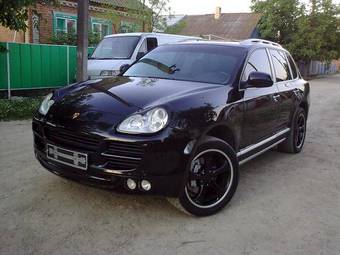 2003 Porsche Cayenne Photos