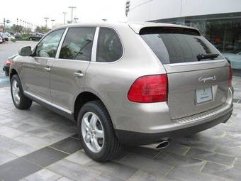 2003 Porsche Cayenne Photos