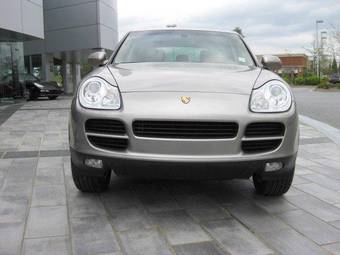 2003 Porsche Cayenne Pictures
