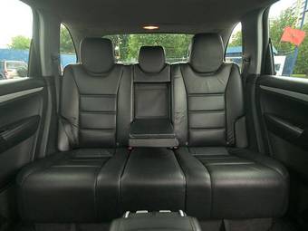 2003 Porsche Cayenne Pictures