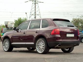 2003 Porsche Cayenne Photos