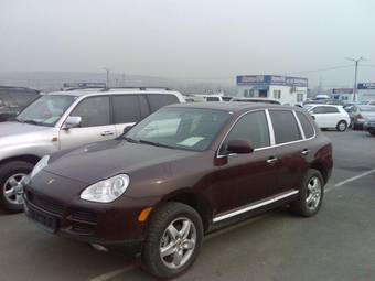 2003 Porsche Cayenne Pictures