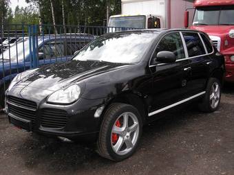 2003 Porsche Cayenne Photos
