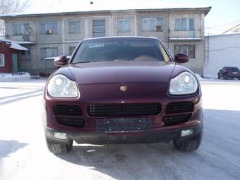 2003 Porsche Cayenne Photos