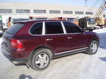 2003 Porsche Cayenne Photos