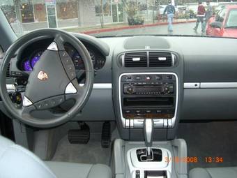 2003 Porsche Cayenne Pictures