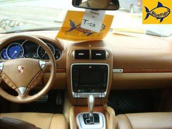 2003 Porsche Cayenne Pictures