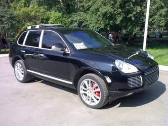 2003 Porsche Cayenne Photos