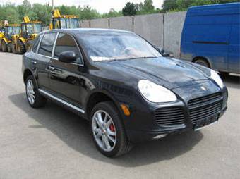 2003 Porsche Cayenne Photos