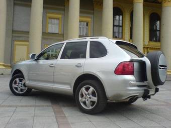 2003 Porsche Cayenne Photos