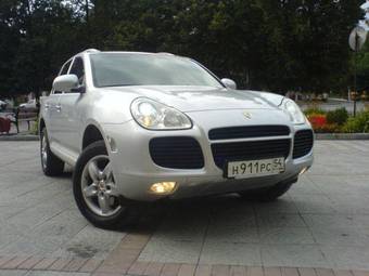 2003 Porsche Cayenne Images