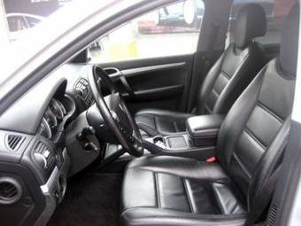 2003 Porsche Cayenne Pictures