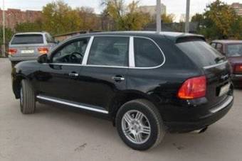 2003 Porsche Cayenne Photos