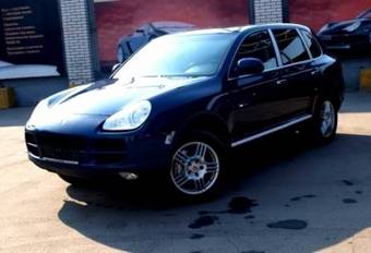 2003 Porsche Cayenne Photos