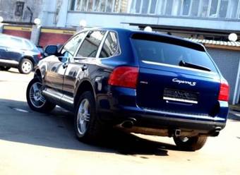 2003 Porsche Cayenne Photos