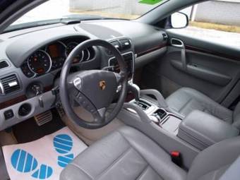 2003 Porsche Cayenne Pictures