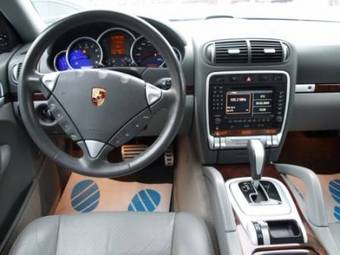 2003 Porsche Cayenne Photos