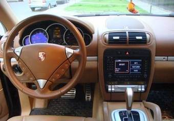 2003 Porsche Cayenne Photos