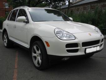 2003 Porsche Cayenne Photos