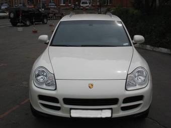 2003 Porsche Cayenne Pictures