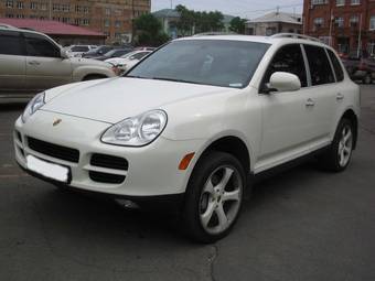 2003 Porsche Cayenne Photos