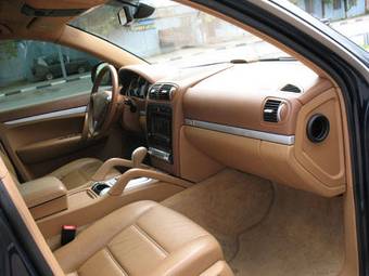 2003 Porsche Cayenne Photos