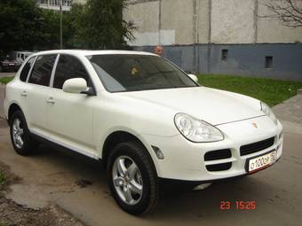 2003 Porsche Cayenne Pictures