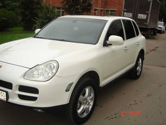2003 Porsche Cayenne Photos