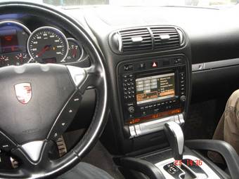 2003 Porsche Cayenne Photos