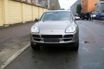 2003 Porsche Cayenne Photos