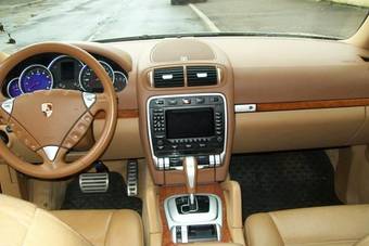 2003 Porsche Cayenne Images