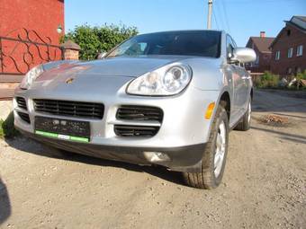 2003 Porsche Cayenne Pictures