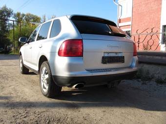 2003 Porsche Cayenne Photos