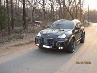 2003 Porsche Cayenne Photos