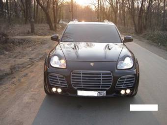 2003 Porsche Cayenne Photos