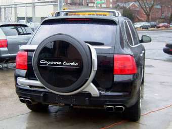 2004 Porsche Cayenne Pictures
