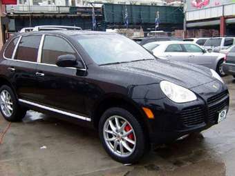 2004 Porsche Cayenne Photos