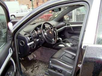 2004 Porsche Cayenne Pictures