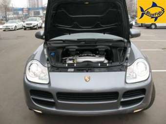 2004 Porsche Cayenne Photos