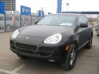 2004 Porsche Cayenne Photos