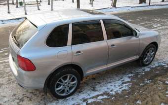 2004 Porsche Cayenne Photos