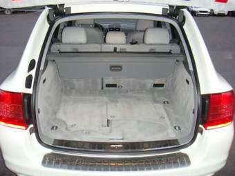2004 Porsche Cayenne Pictures